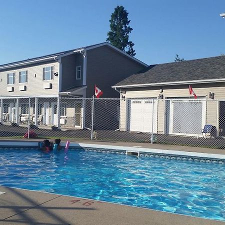 Fox Motor Inn Greater Napanee Extérieur photo