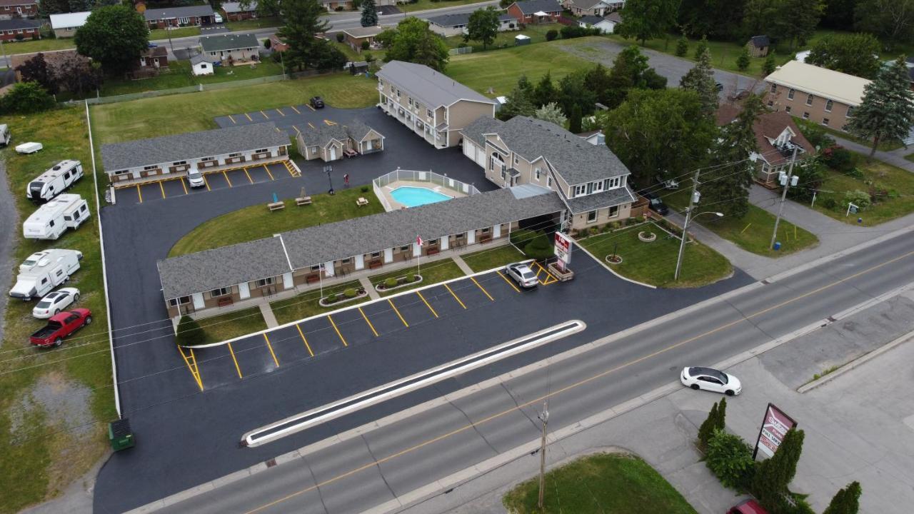Fox Motor Inn Greater Napanee Extérieur photo