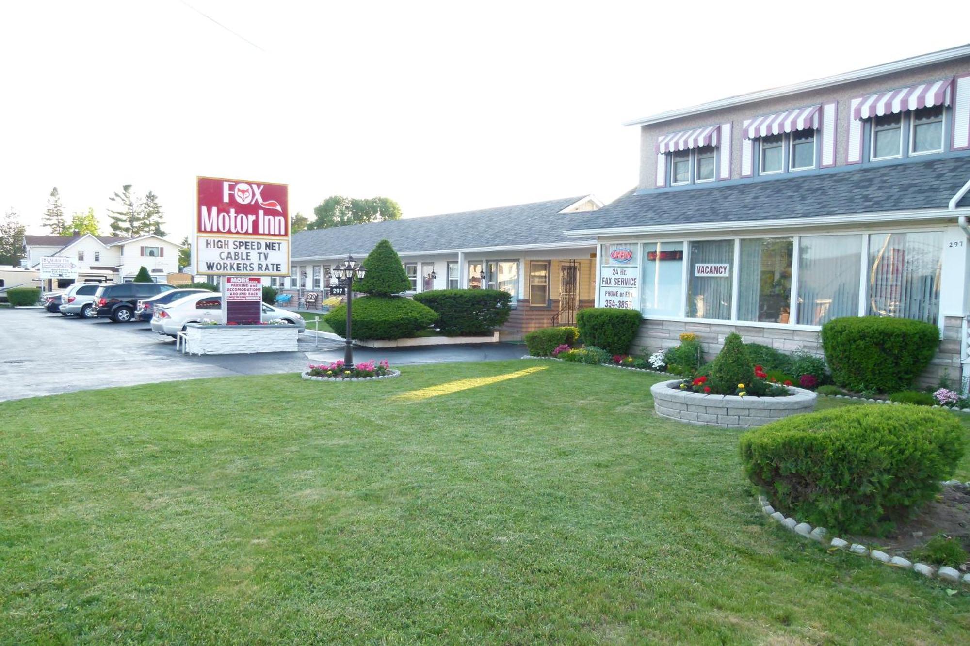 Fox Motor Inn Greater Napanee Extérieur photo