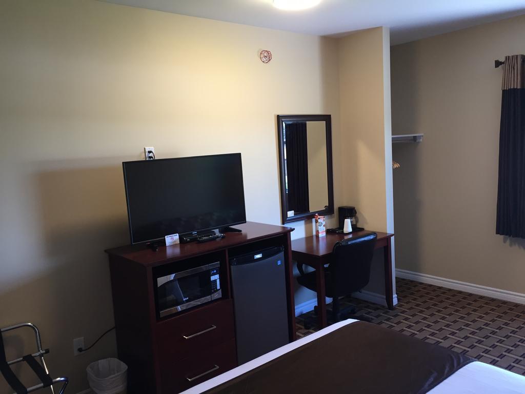 Fox Motor Inn Greater Napanee Extérieur photo