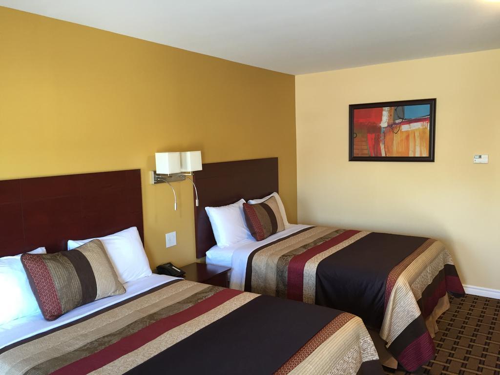 Fox Motor Inn Greater Napanee Extérieur photo
