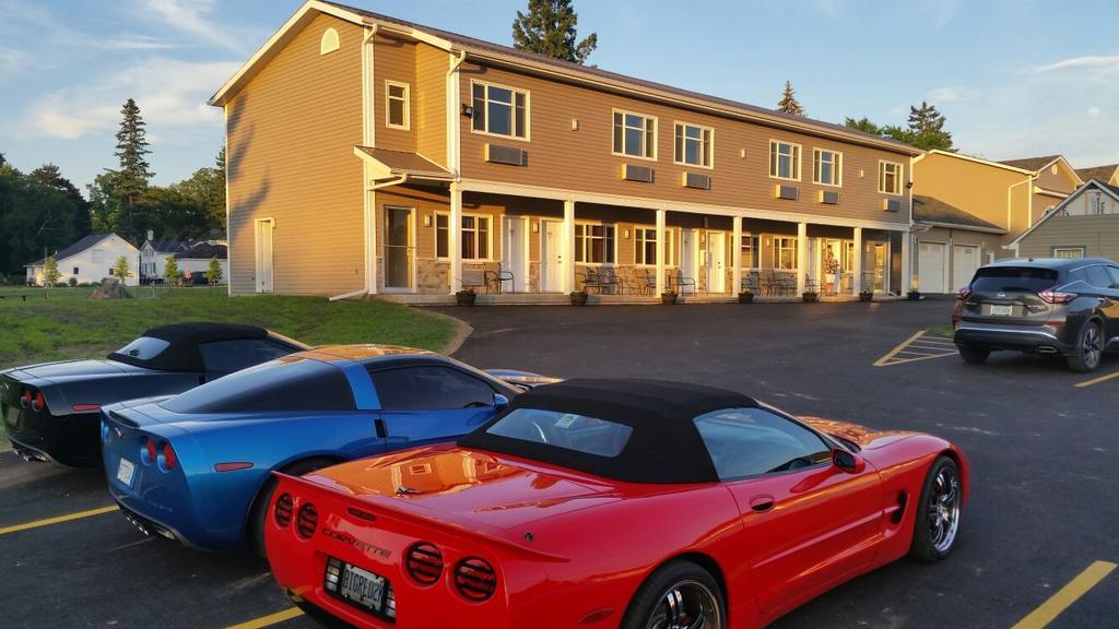 Fox Motor Inn Greater Napanee Extérieur photo