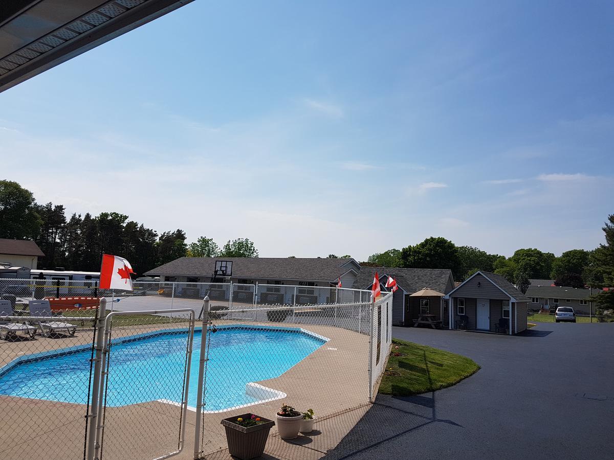 Fox Motor Inn Greater Napanee Extérieur photo