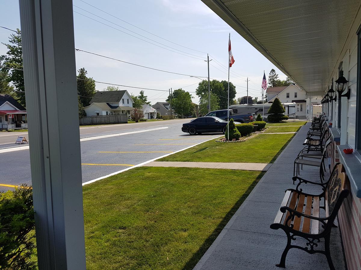 Fox Motor Inn Greater Napanee Extérieur photo