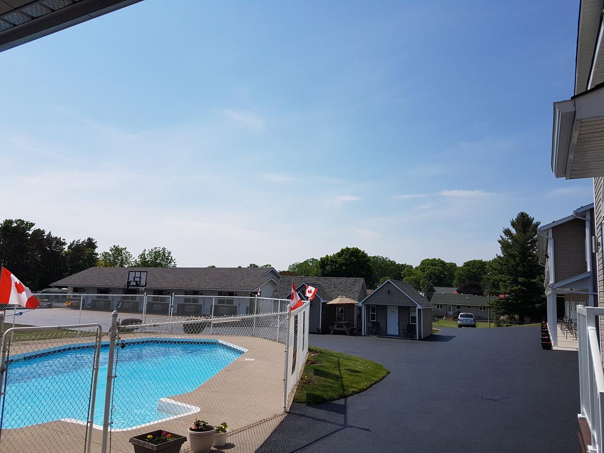 Fox Motor Inn Greater Napanee Extérieur photo