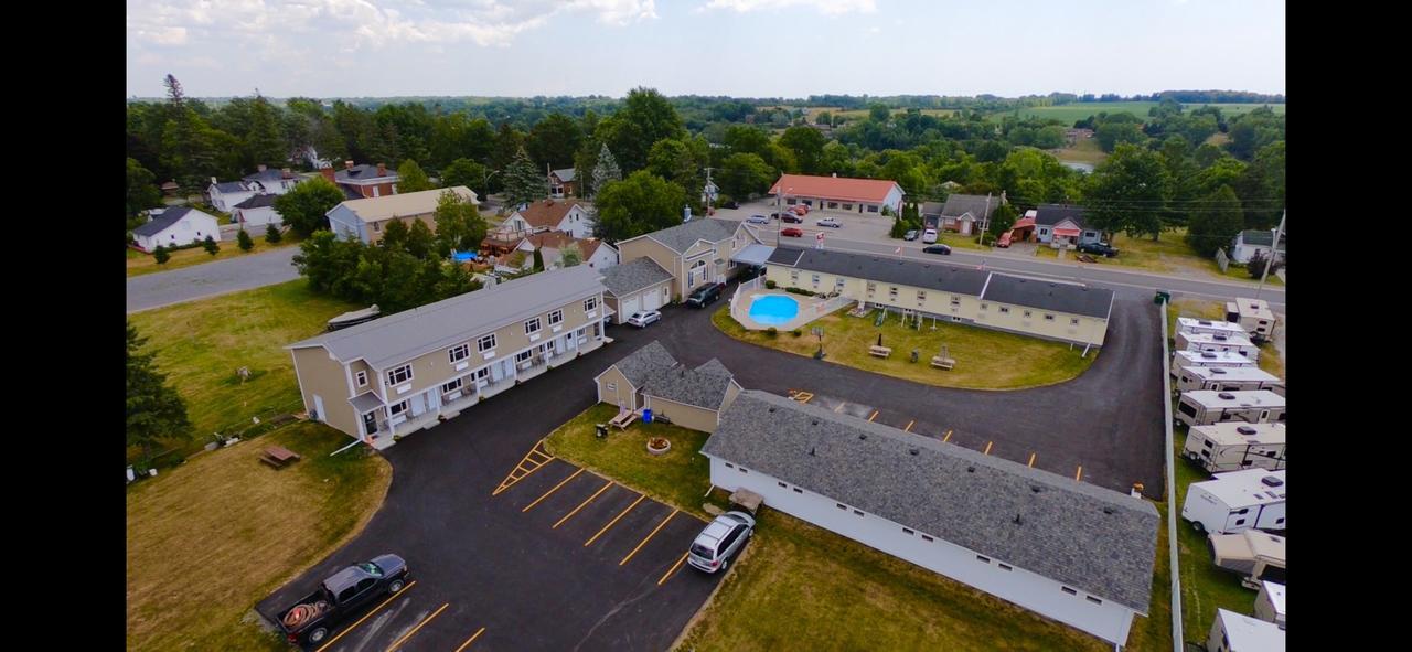 Fox Motor Inn Greater Napanee Extérieur photo