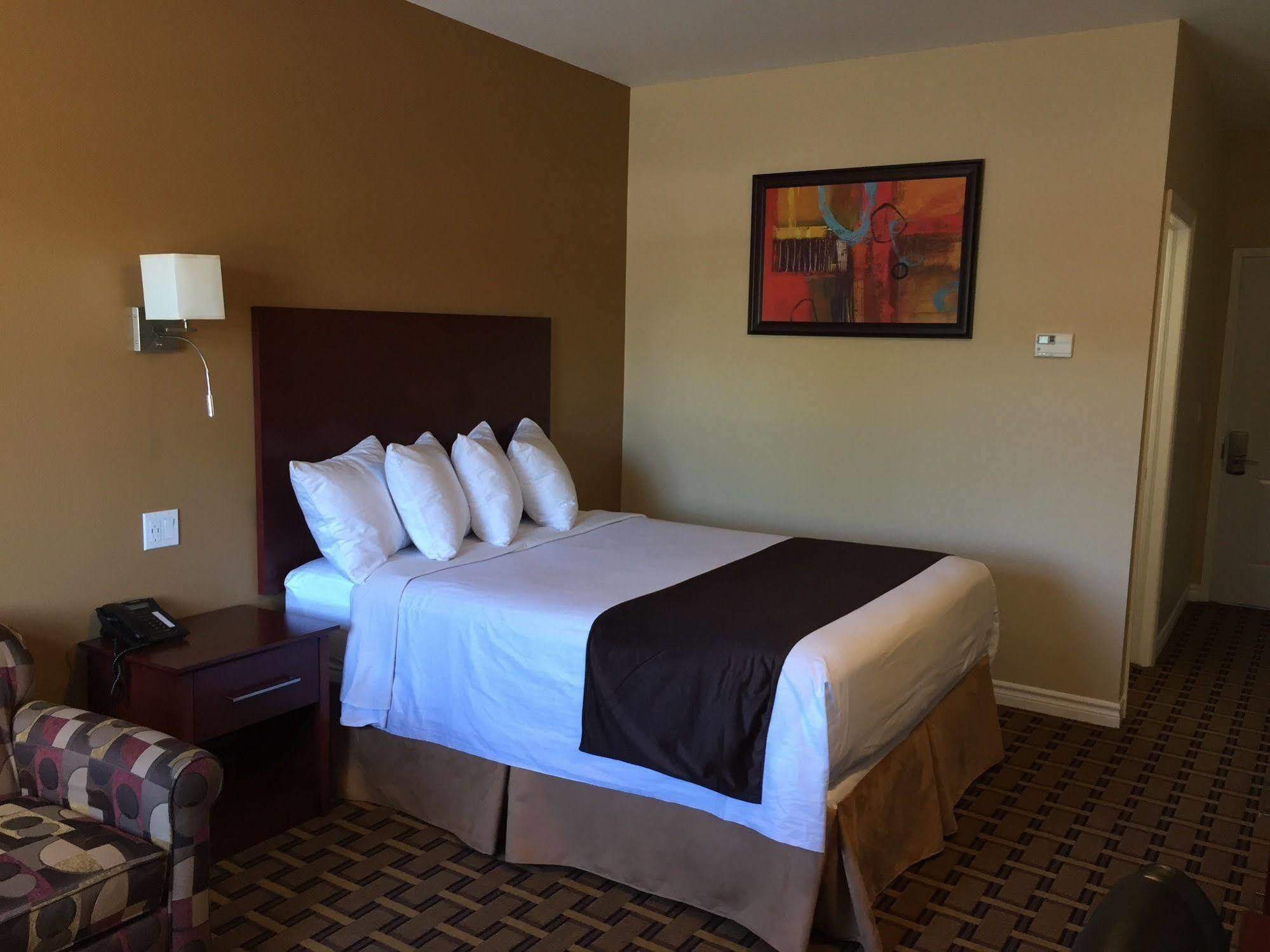 Fox Motor Inn Greater Napanee Extérieur photo