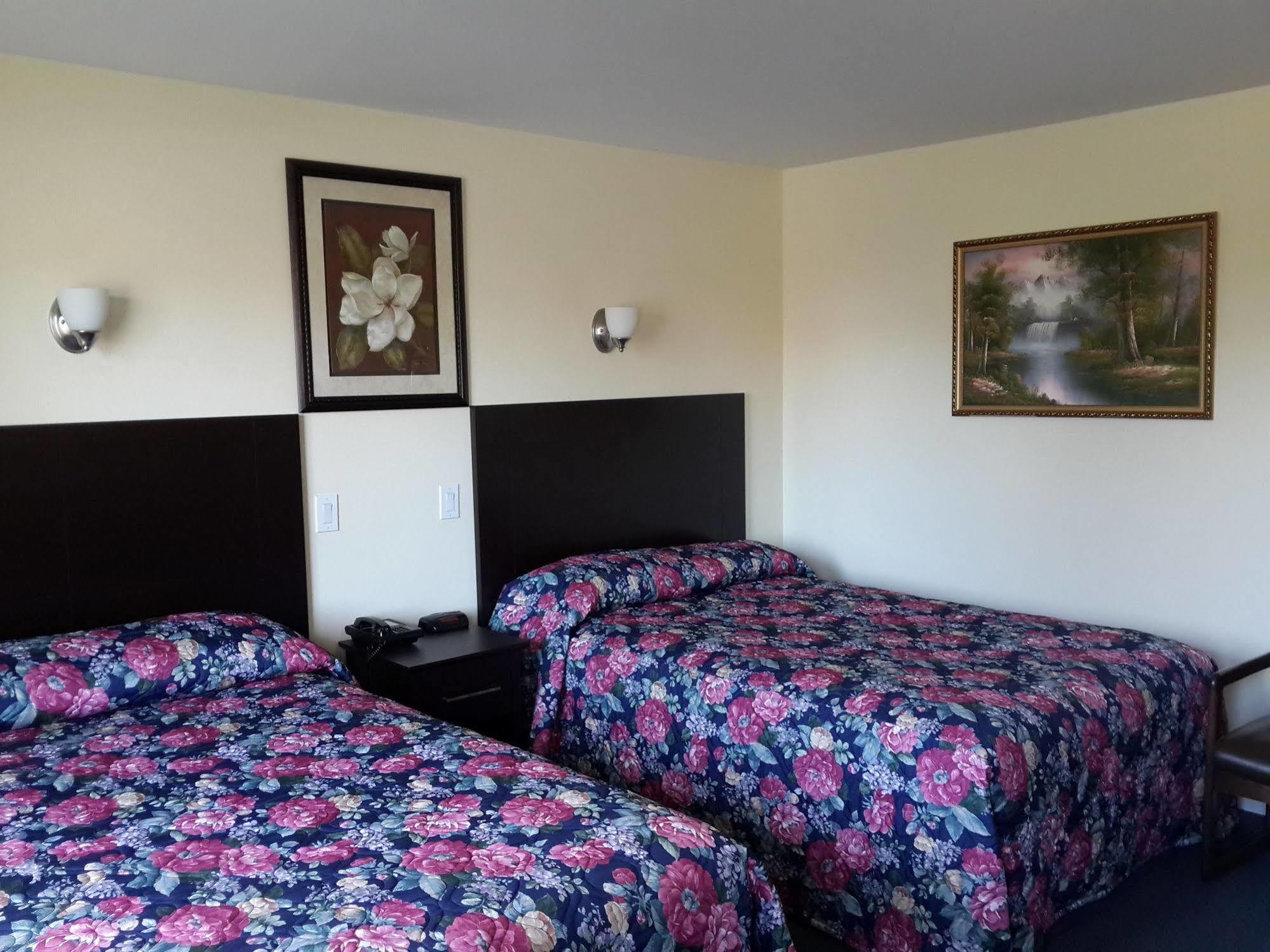 Fox Motor Inn Greater Napanee Extérieur photo