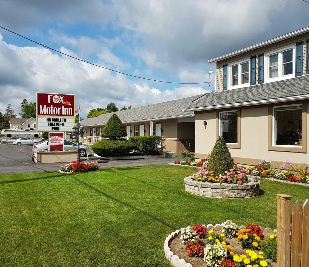 Fox Motor Inn Greater Napanee Extérieur photo