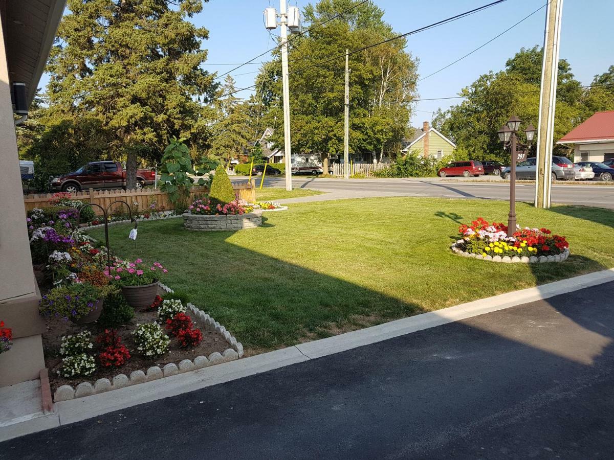 Fox Motor Inn Greater Napanee Extérieur photo