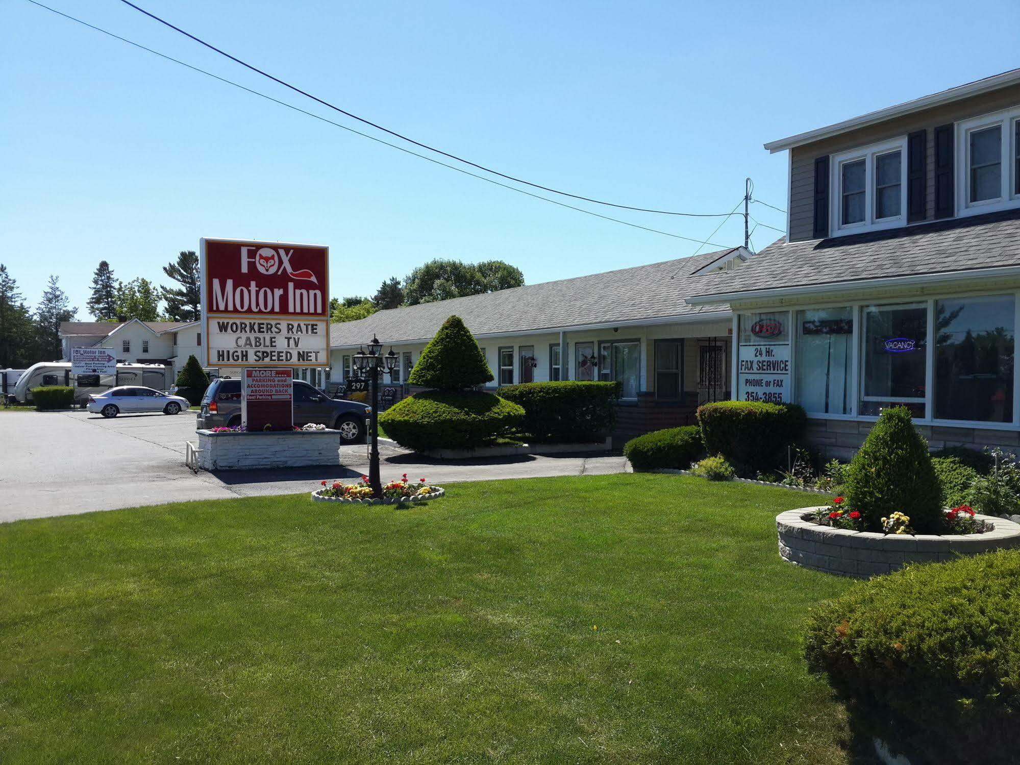 Fox Motor Inn Greater Napanee Extérieur photo