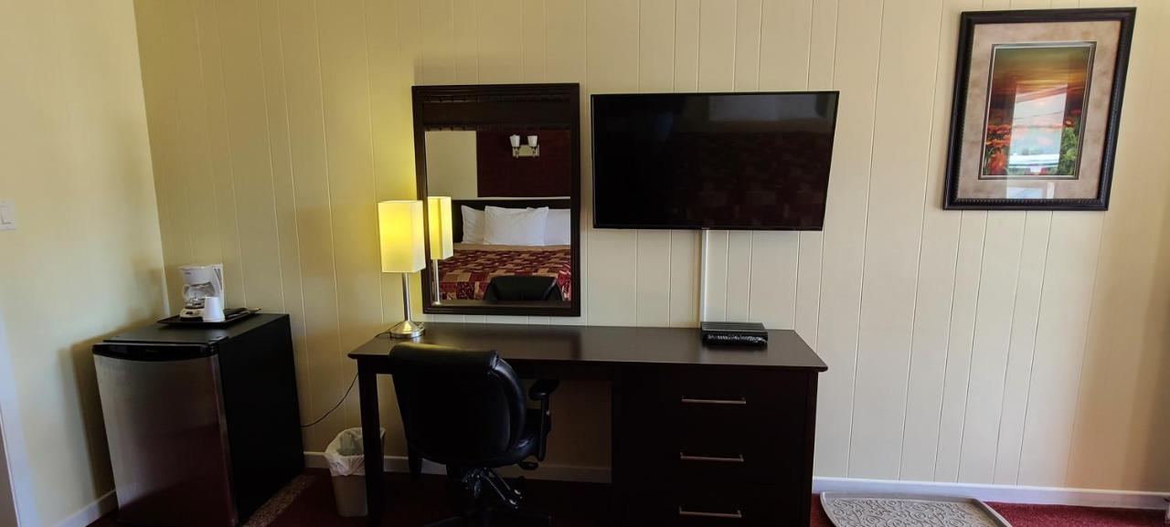 Fox Motor Inn Greater Napanee Extérieur photo